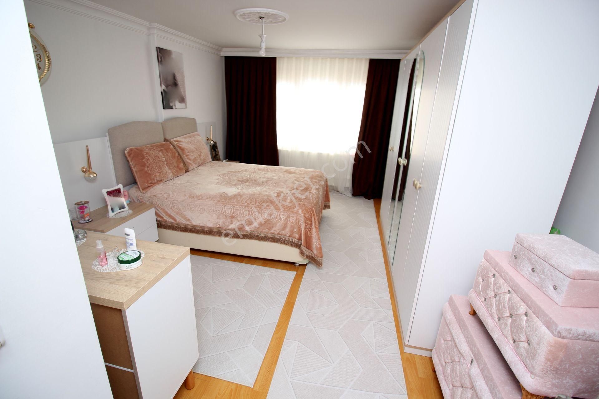 Emre Emlak'tan Topçu'da Köşe Cephe Ön Cephe Fırsat 5+1 Satılık Daire - Görsel 23