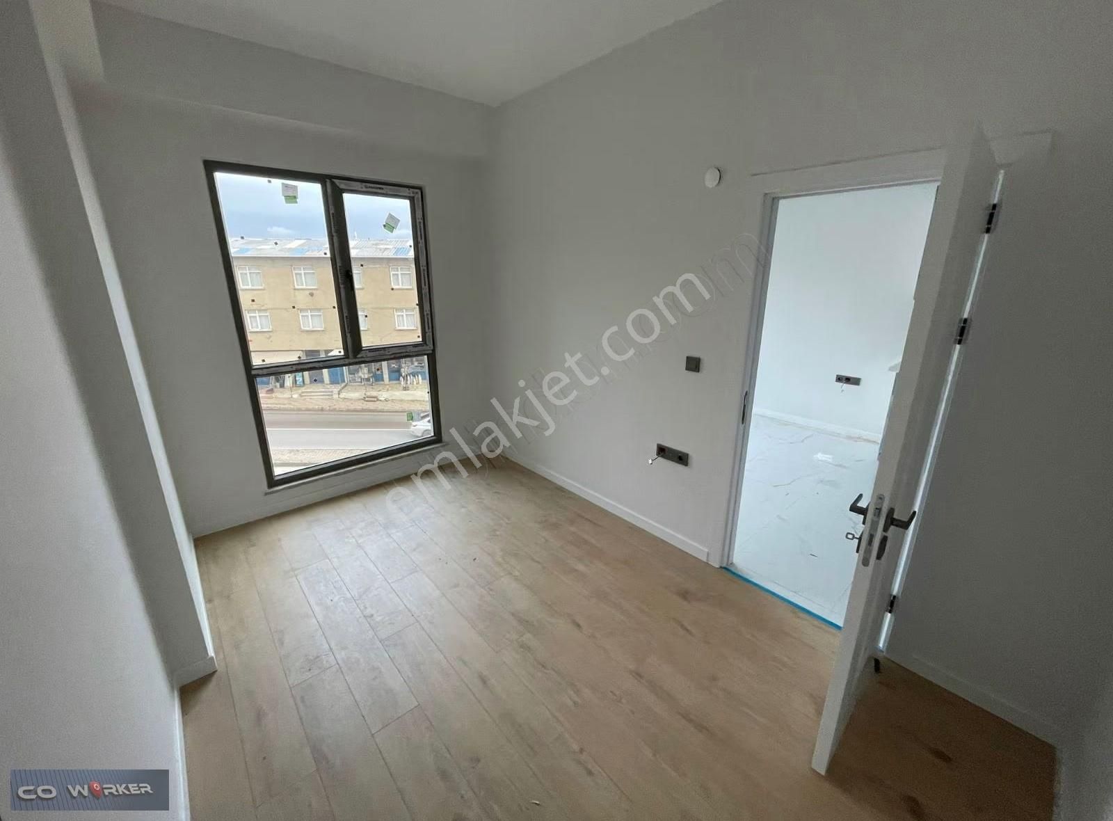 Cadde Üzeri, Site Özellikli 1+1 Sıfır Açık Kapalı Otopark - Görsel 3
