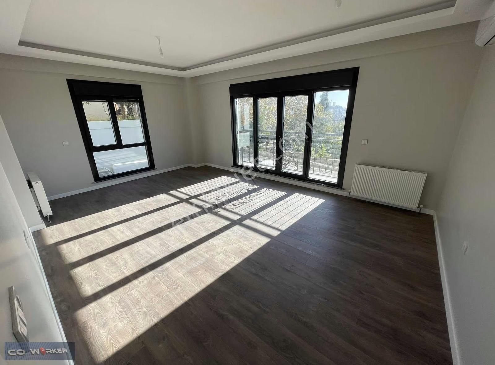 Atalarda Sahile Yakın Geniş Kullanımlı Satılık 2+1 Daire