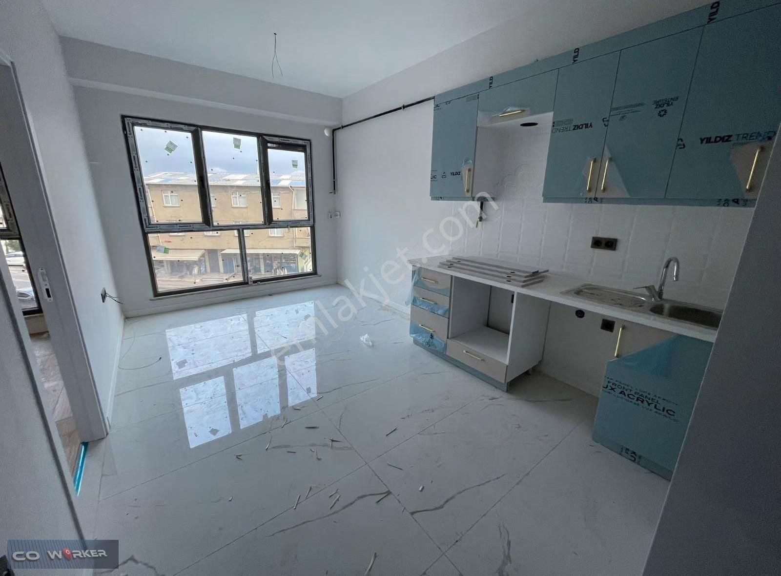 Cadde Üzeri, Site Özellikli 1+1 Sıfır Açık Kapalı Otopark