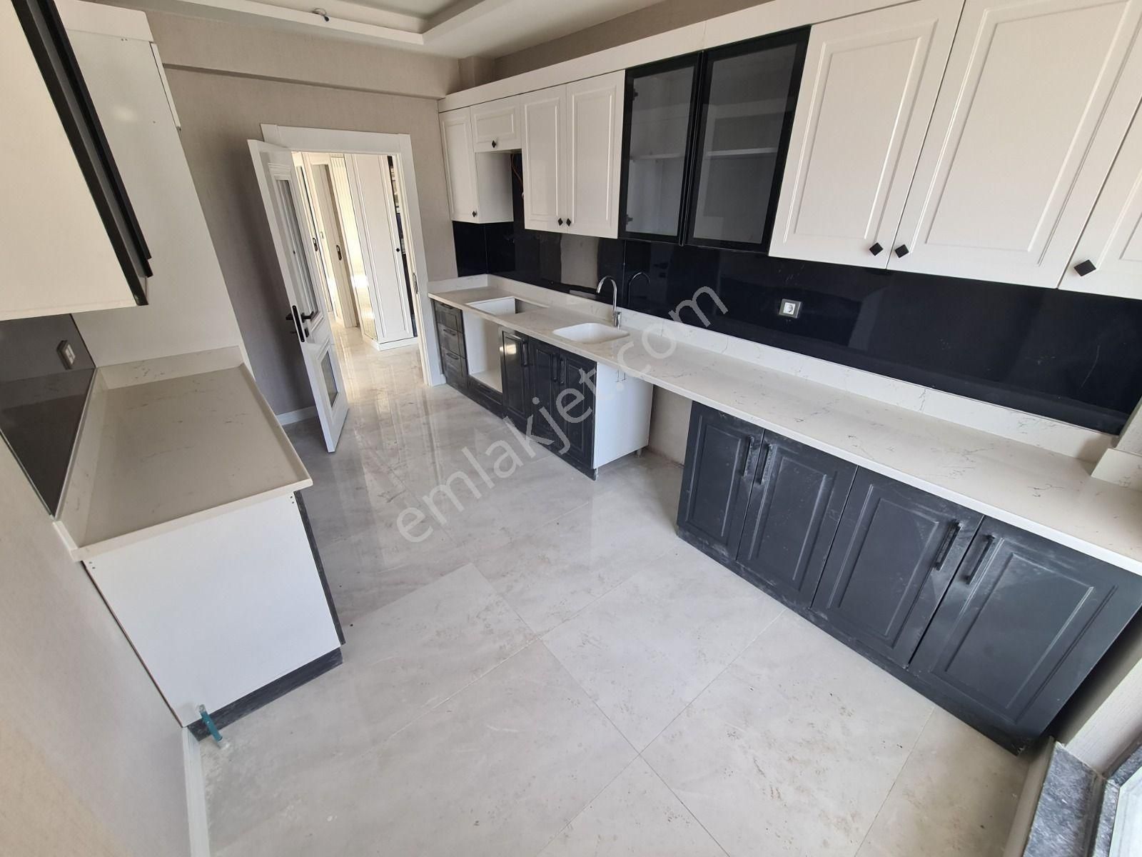 Sancaktepe'de Park Manzaralı Köşebaşı Sıfır Binada 2-banyolu 3+1 - Görsel 4