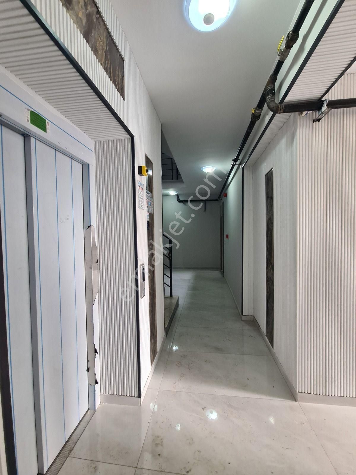 Sancaktepe'de Park Manzaralı Köşebaşı Sıfır Binada 2-banyolu 3+1 - Görsel 35