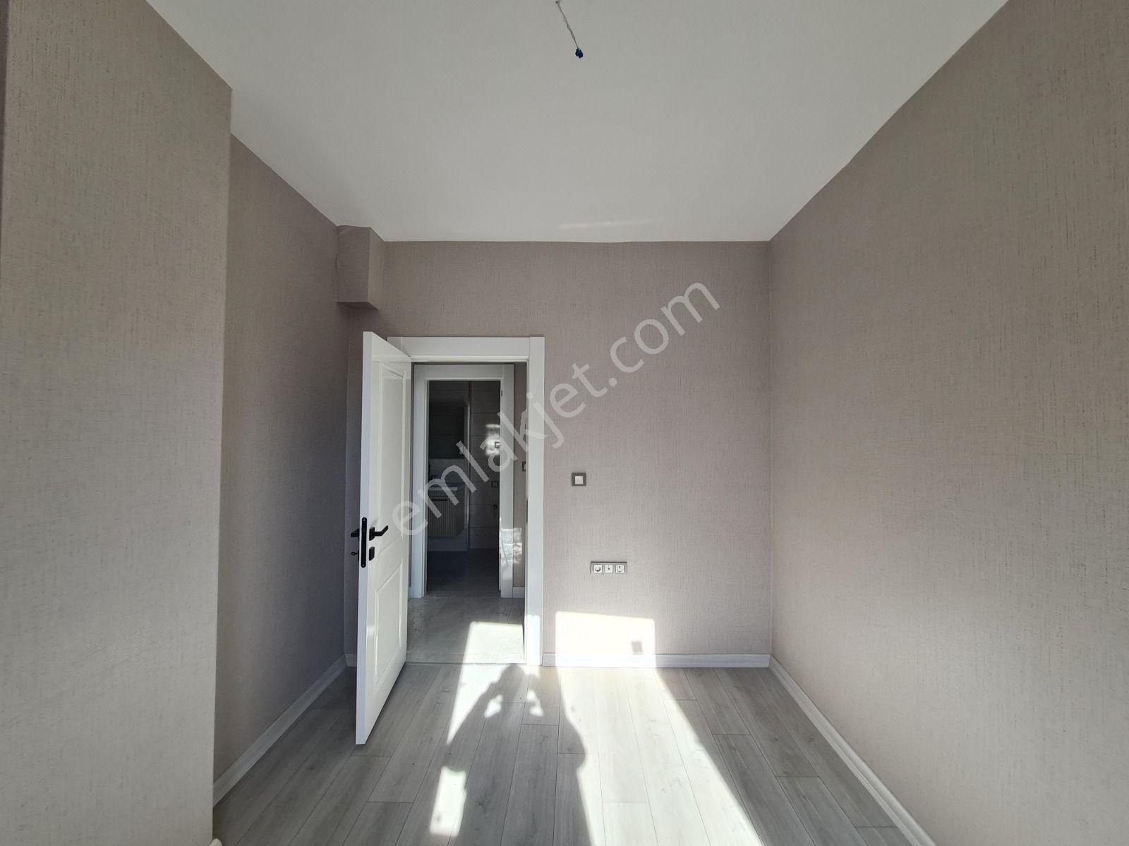 Sancaktepe'de Park Manzaralı Köşebaşı Sıfır Binada 2-banyolu 3+1 - Görsel 25