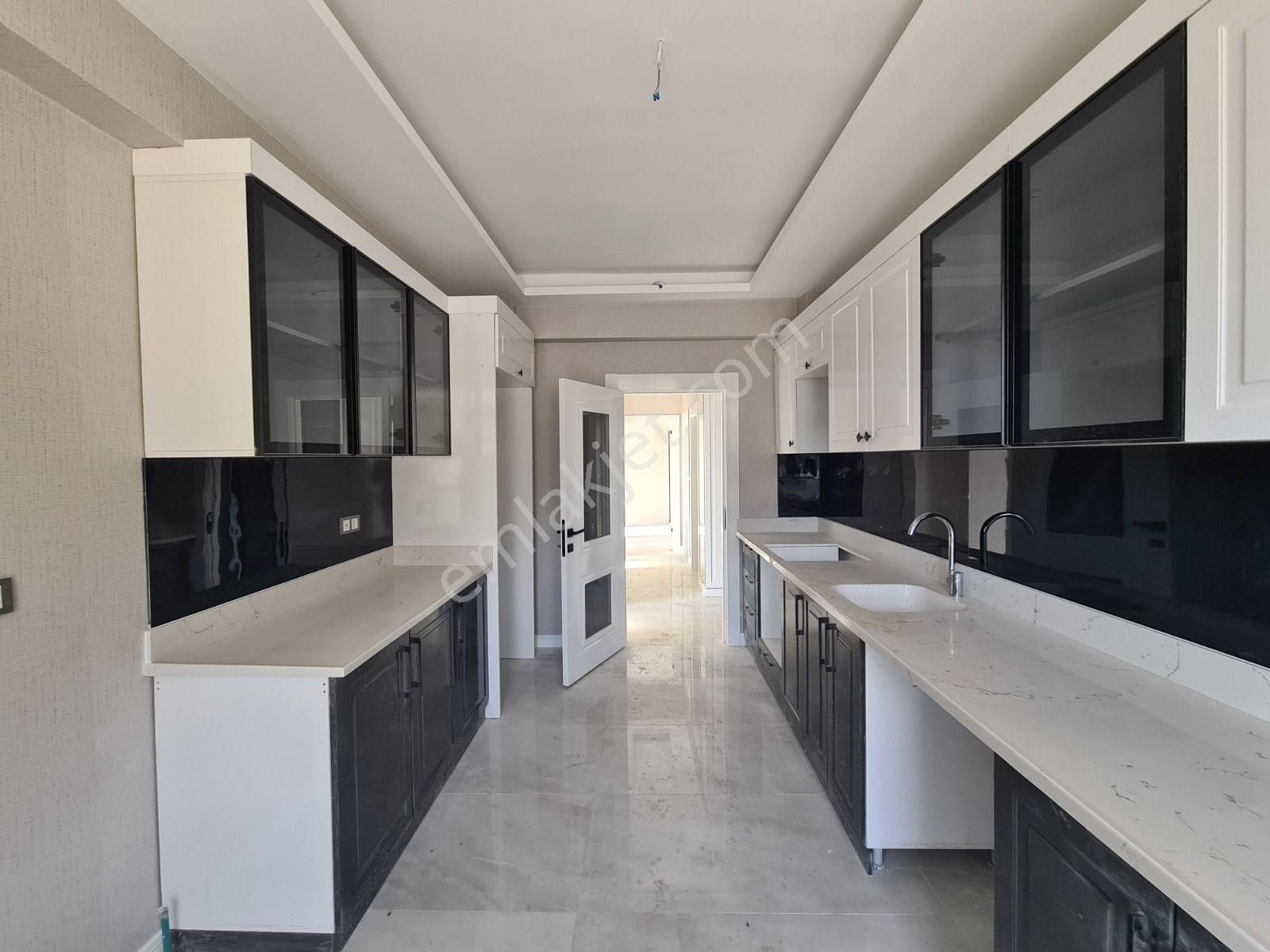 Sancaktepe'de Park Manzaralı Köşebaşı Sıfır Binada 2-banyolu 3+1 - Görsel 3