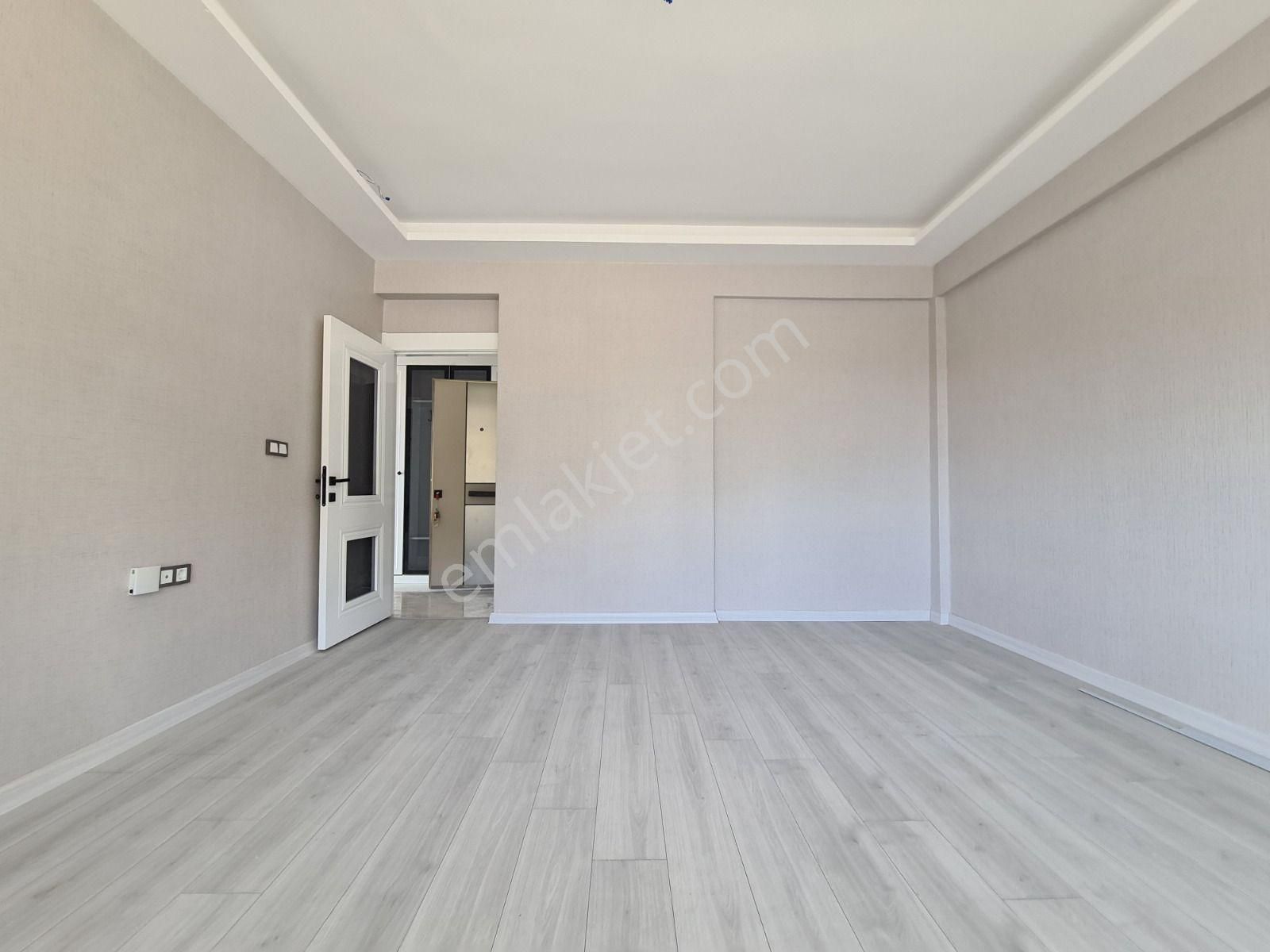 Sancaktepe'de Park Manzaralı Köşebaşı Sıfır Binada 2-banyolu 3+1 - Görsel 9