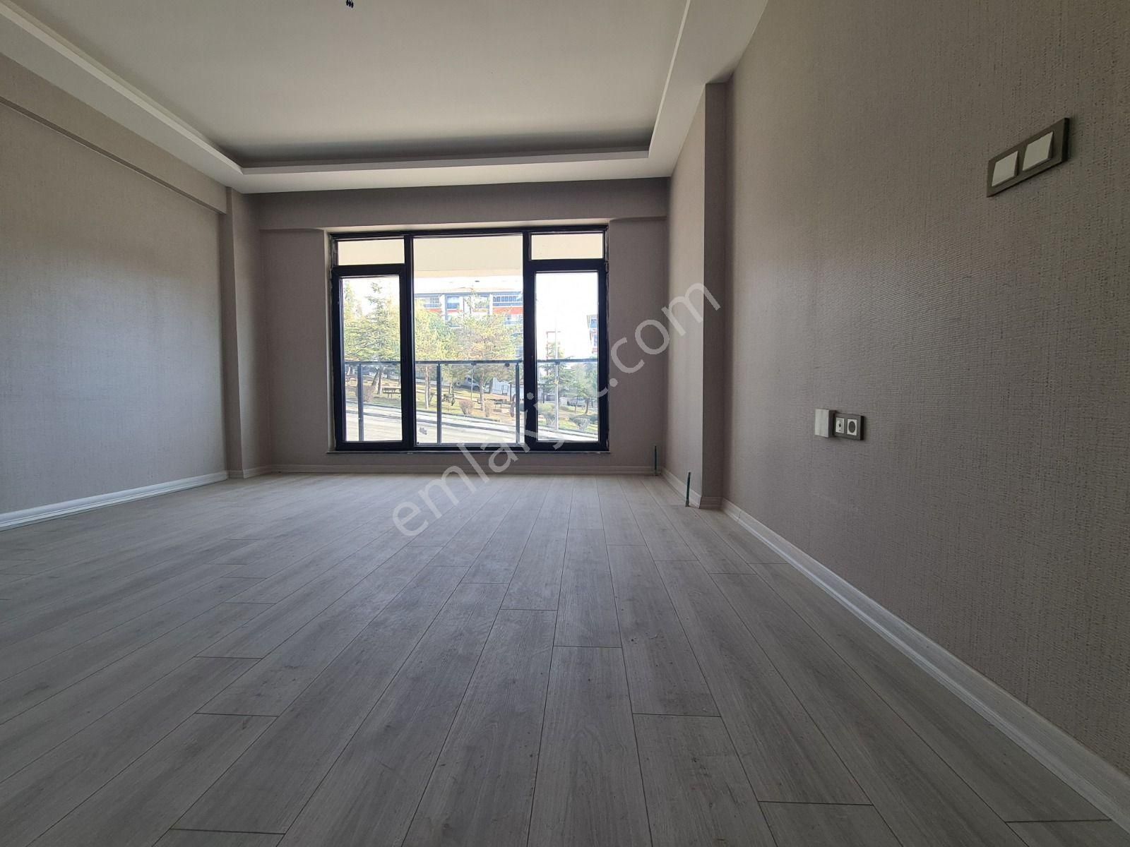 Sancaktepe'de Park Manzaralı Köşebaşı Sıfır Binada 2-banyolu 3+1 - Görsel 7