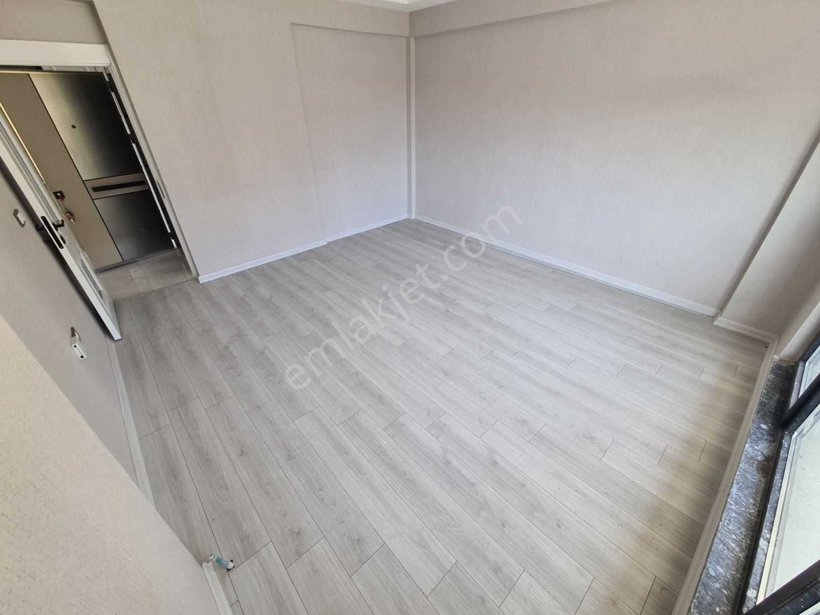 Sancaktepe'de Park Manzaralı Köşebaşı Sıfır Binada 2-banyolu 3+1 - Görsel 8