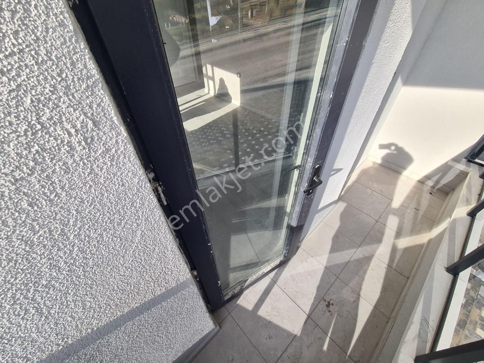 Sancaktepe'de Park Manzaralı Köşebaşı Sıfır Binada 2-banyolu 3+1 - Görsel 18