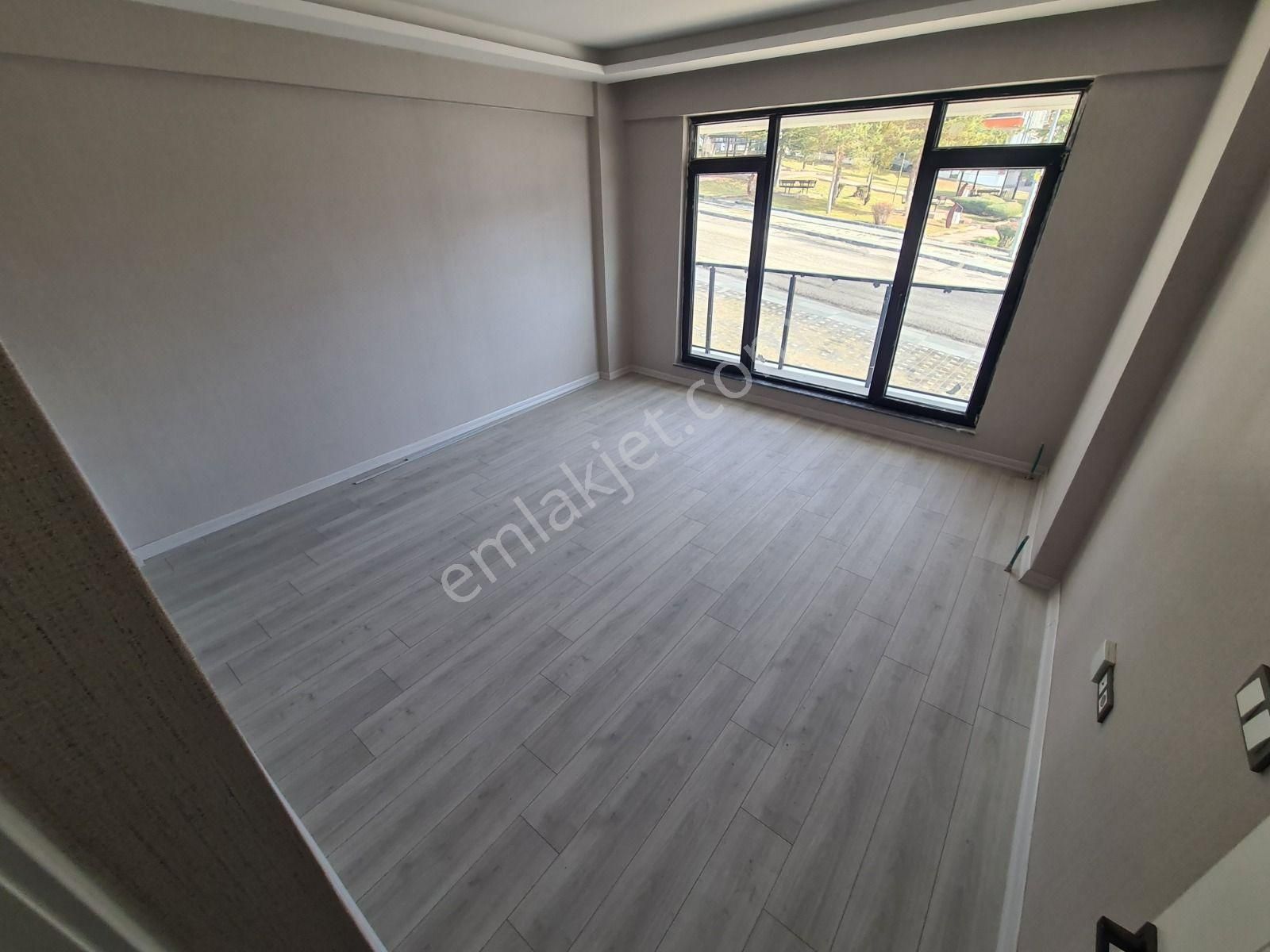 Sancaktepe'de Park Manzaralı Köşebaşı Sıfır Binada 2-banyolu 3+1 - Görsel 6