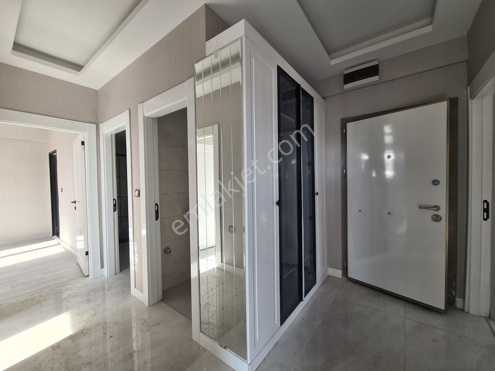 Sancaktepe'de Park Manzaralı Köşebaşı Sıfır Binada 2-banyolu 3+1 - Görsel 12