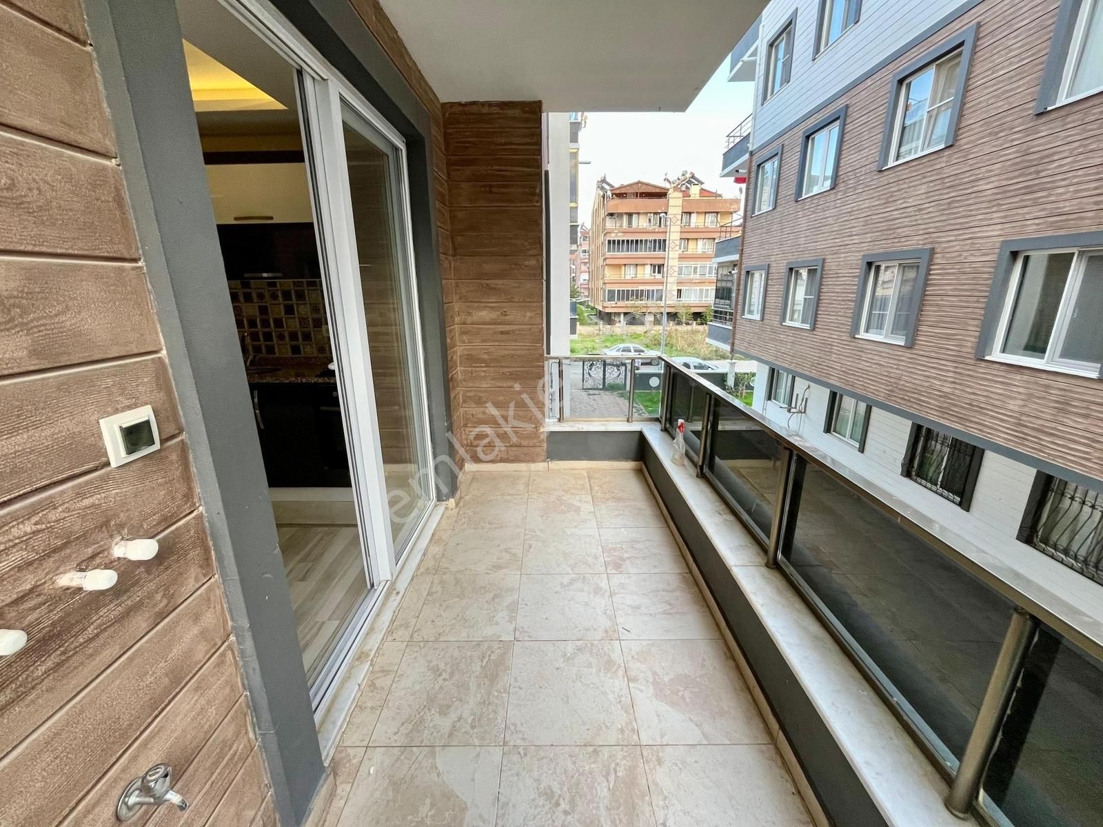 Tek Yetkili Gümüşden Altınkumda Arakat Asansörlü Fırsat 1+1daire - Görsel 13