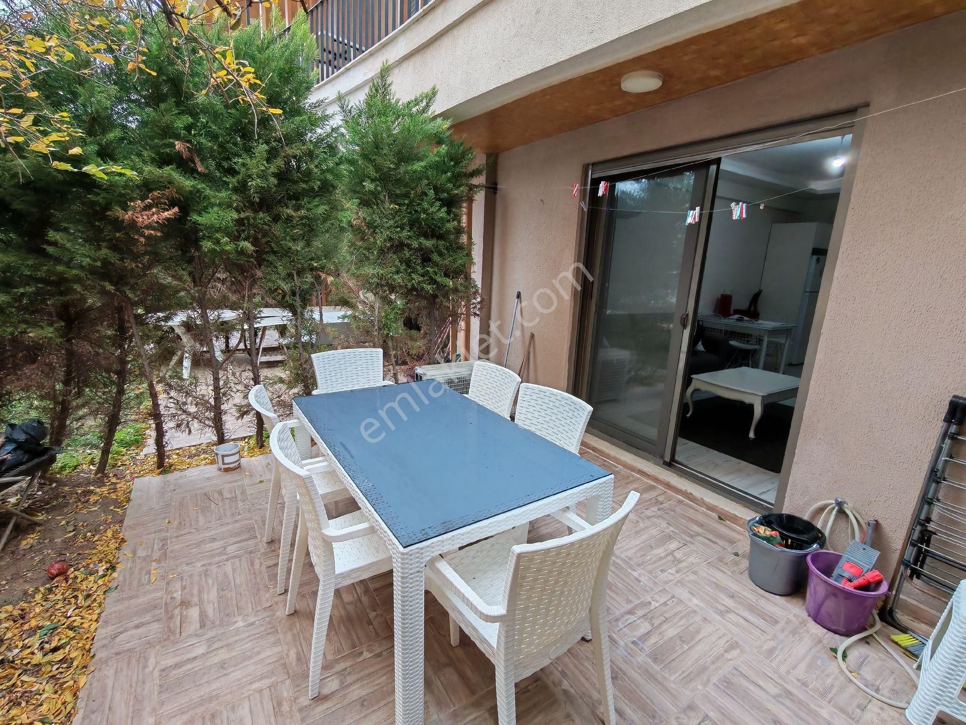 Kuşadası Kadınlar Denizinde, Sahile 100 Metre Eşyalı 1+1 Kiralık - Görsel 10