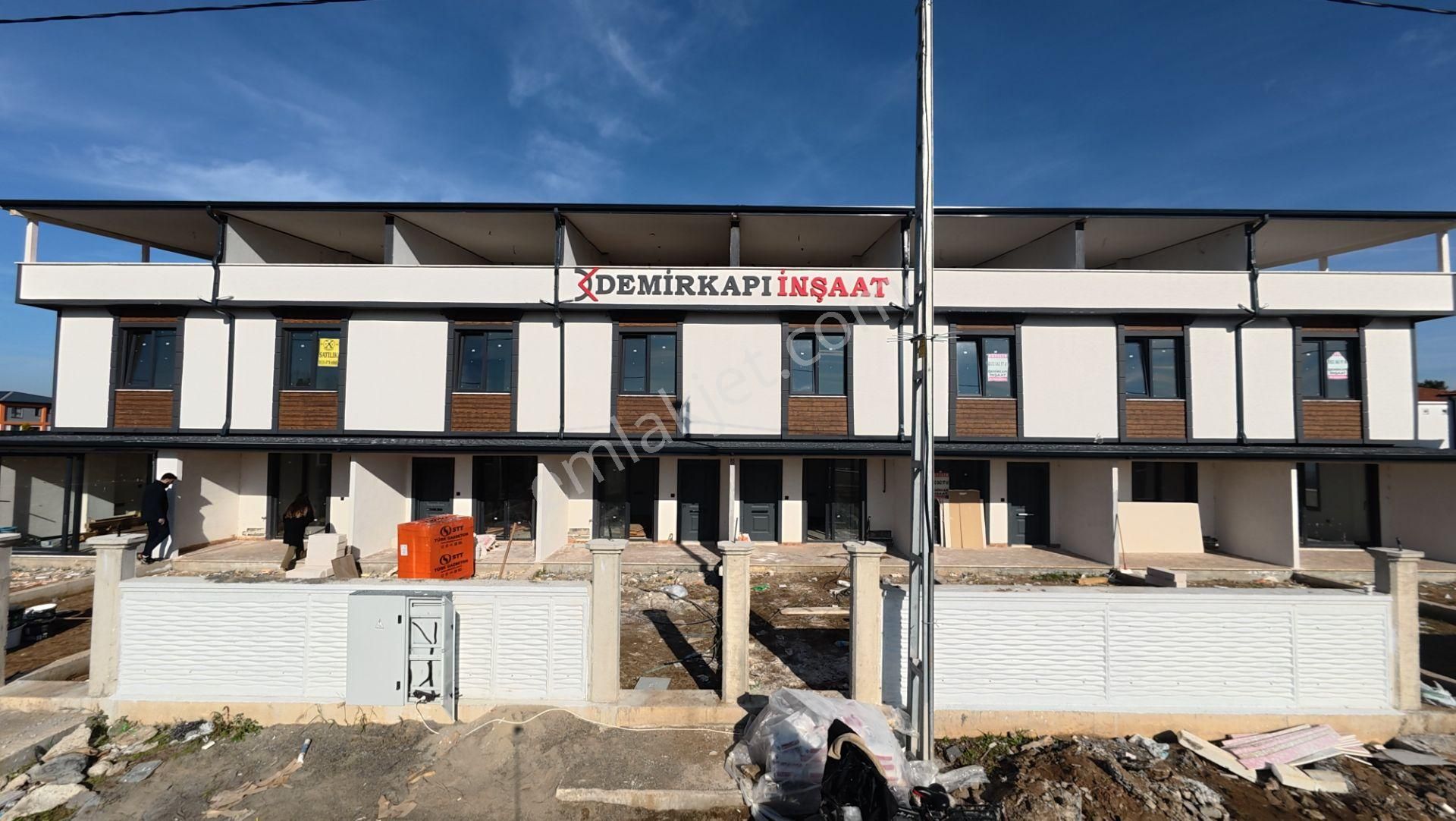 Karasu'da Müstakil Havuzlu Bahçeli 3+1 Dubleks Sıfır Villa - Görsel 3