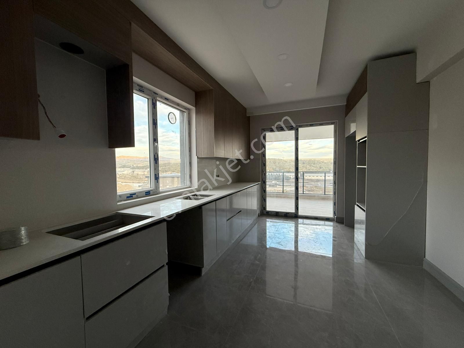 Yenimahalle Susuz Mah. Oturuma Hazır Ultra Lüks Yapılı 4+1 Satılık Konut - Görsel 3