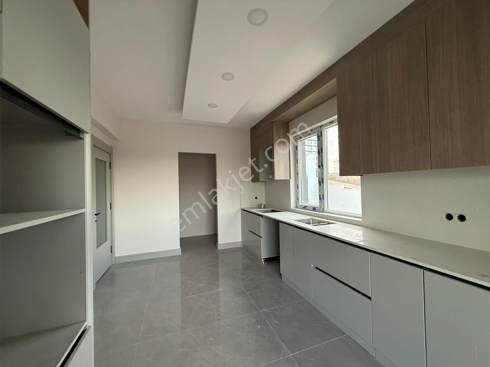 Yenimahalle Susuz Mah. Oturuma Hazır Ultra Lüks Yapılı 4+1 Satılık Konut