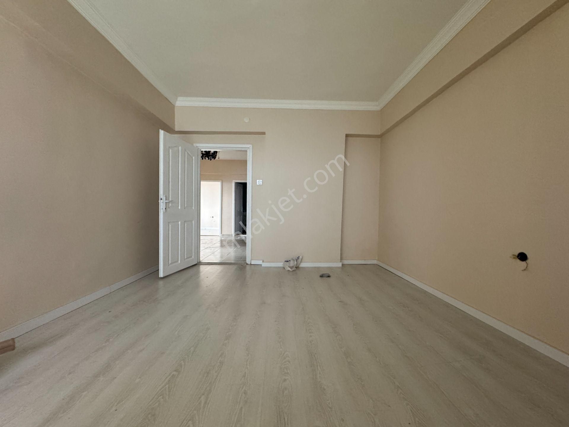 Ufuk Kılıç Emlak'tanhavalimanı Yolu Yakını 3+1 Asansörlü 1. Kat Daire - Görsel 12