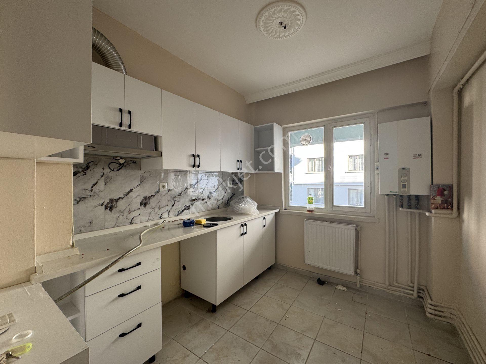 Ufuk Kılıç Emlak'tanhavalimanı Yolu Yakını 3+1 Asansörlü 1. Kat Daire