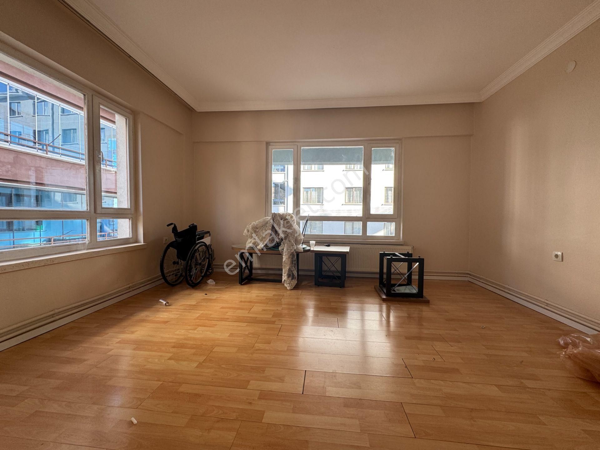 Ufuk Kılıç Emlak'tanhavalimanı Yolu Yakını 3+1 Asansörlü 1. Kat Daire - Görsel 7