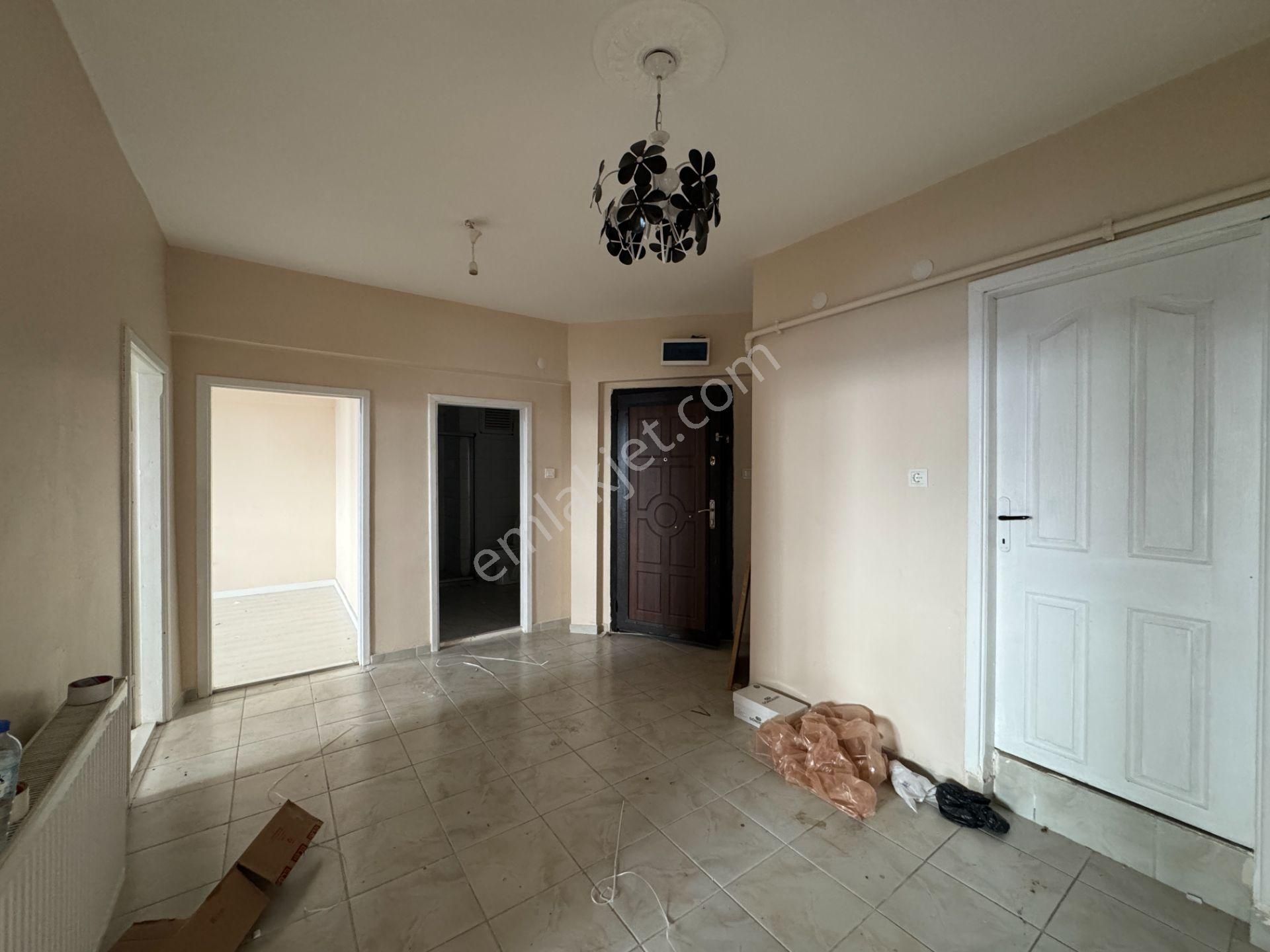 Ufuk Kılıç Emlak'tanhavalimanı Yolu Yakını 3+1 Asansörlü 1. Kat Daire - Görsel 24