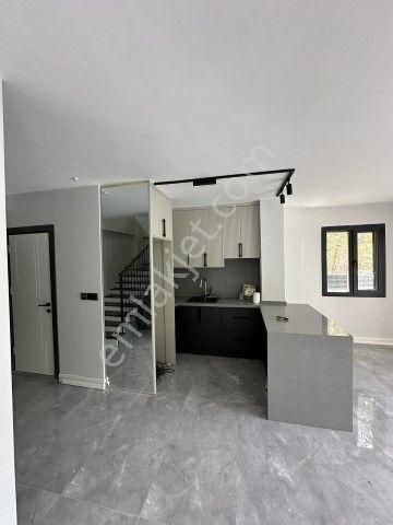 Kuşadasında Deniz Manzaralı Havuzlu 2+1 Satılık Sıfır Villa - Görsel 8