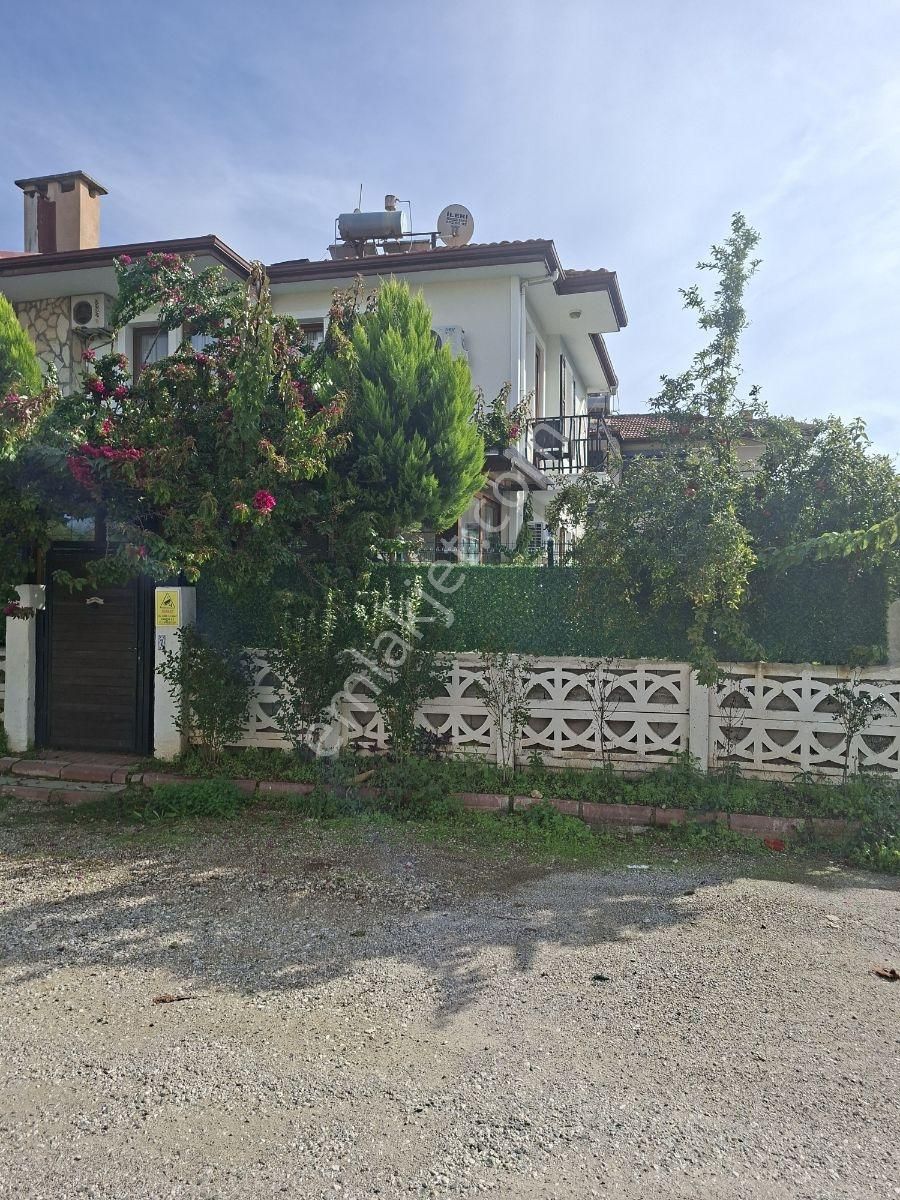 Çalış Foça'da Bitişik Nizam Satılık