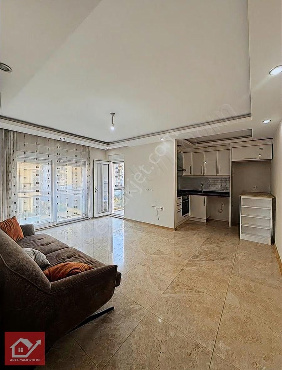 Konyaaltı Denize Yürüme Mesafesinde Satılık Masrafsız 2+1 Daire