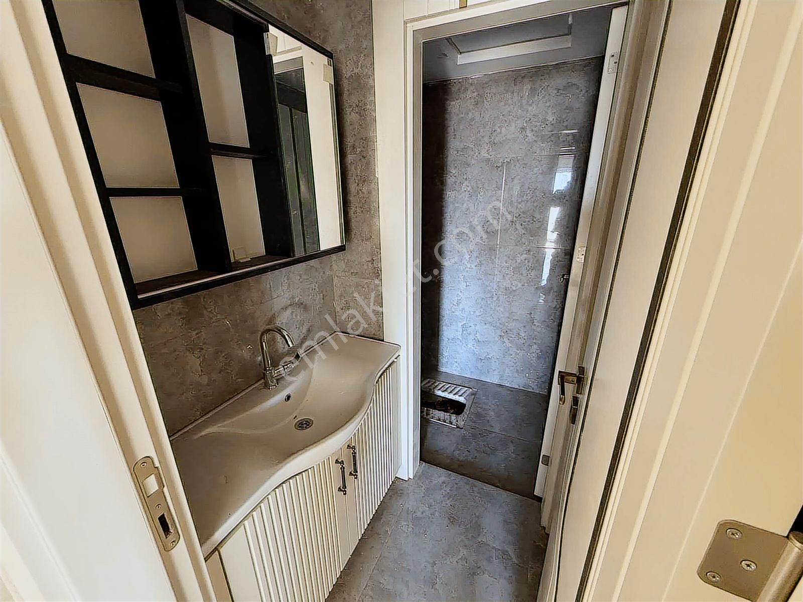 Fıstıklık Mah Göbeginde Ara Kat Sıfır 3+1 - Görsel 13