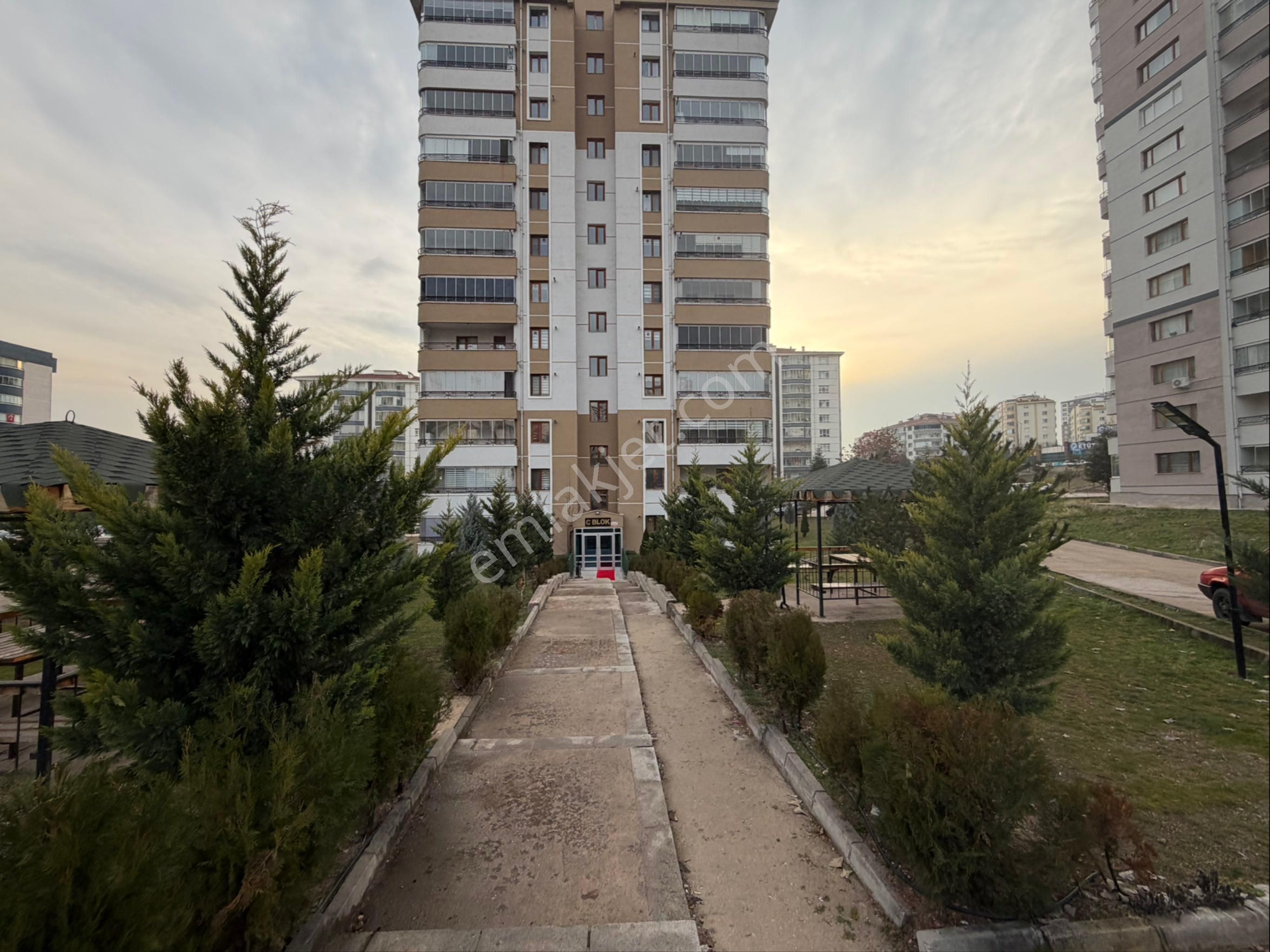 A L C Den Siteiçi Ara Katta Fullyapılı Ebeveyn Banyo 3+1 Satılık - Görsel 4