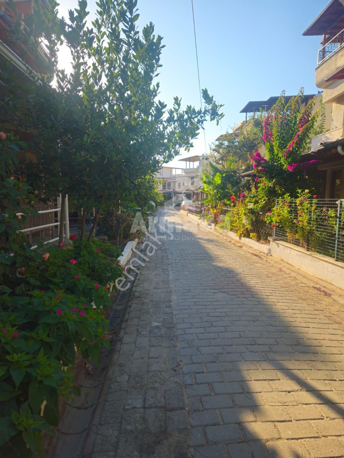 Kuşadası'nda Denize Sıfır Ege Yakası Sitesi'nde Satılık Yazlık - Görsel 20
