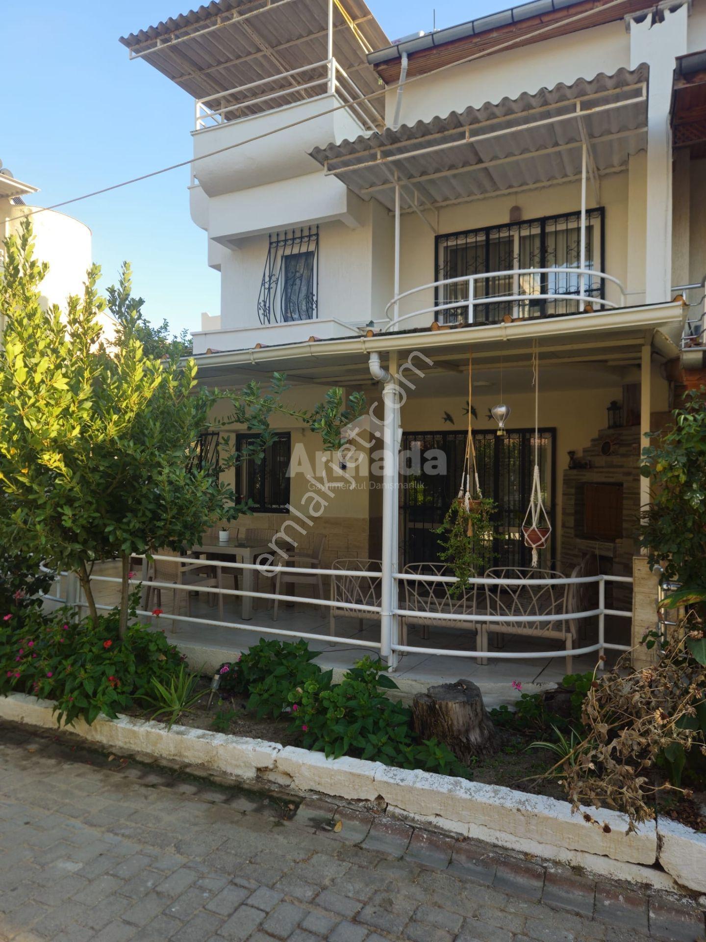 Kuşadası'nda Denize Sıfır Ege Yakası Sitesi'nde Satılık Yazlık - Görsel 29