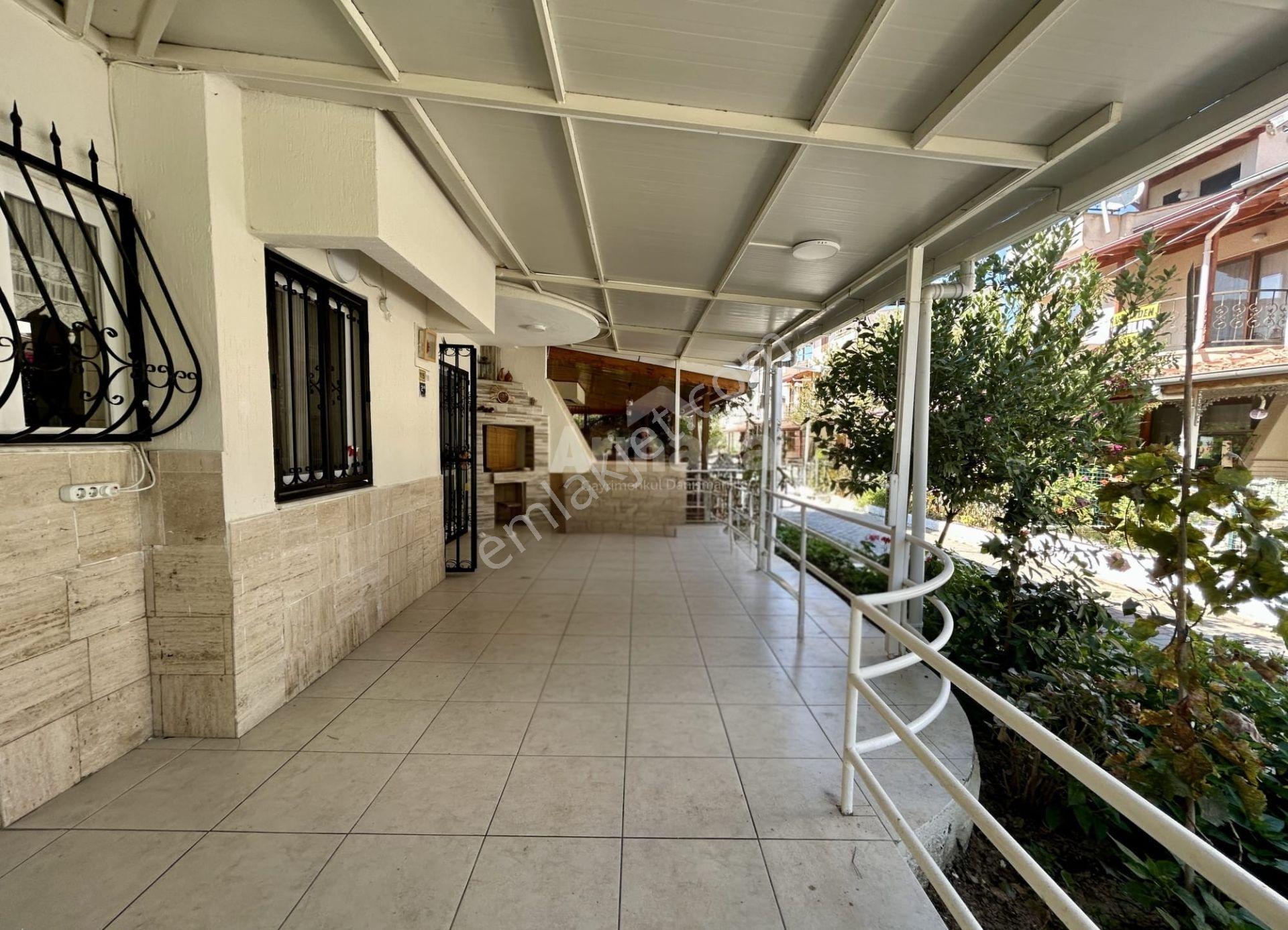 Kuşadası'nda Denize Sıfır Ege Yakası Sitesi'nde Satılık Yazlık - Görsel 27