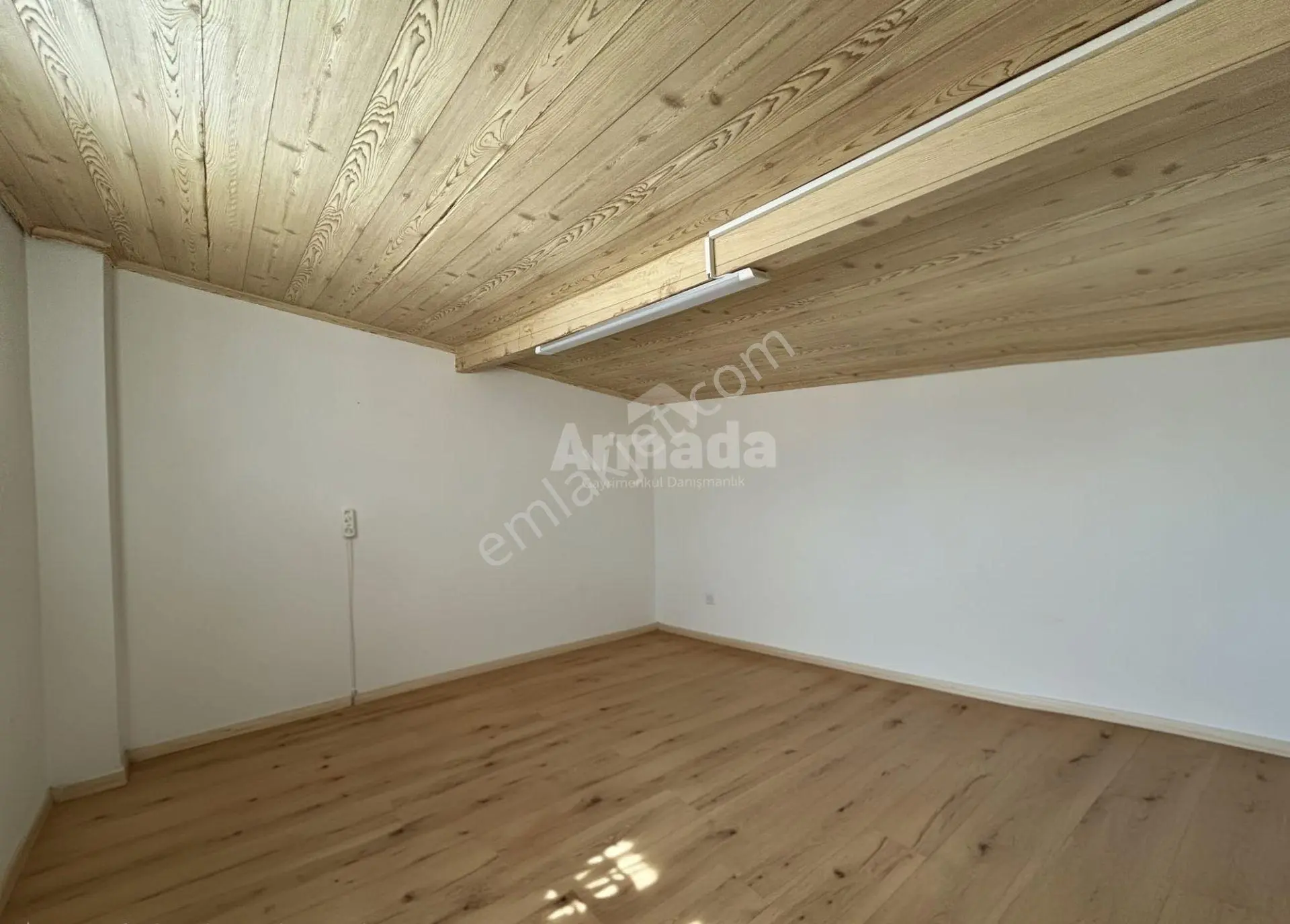 Kuşadası'nda Denize Sıfır Ege Yakası Sitesi'nde Satılık Yazlık - Görsel 2