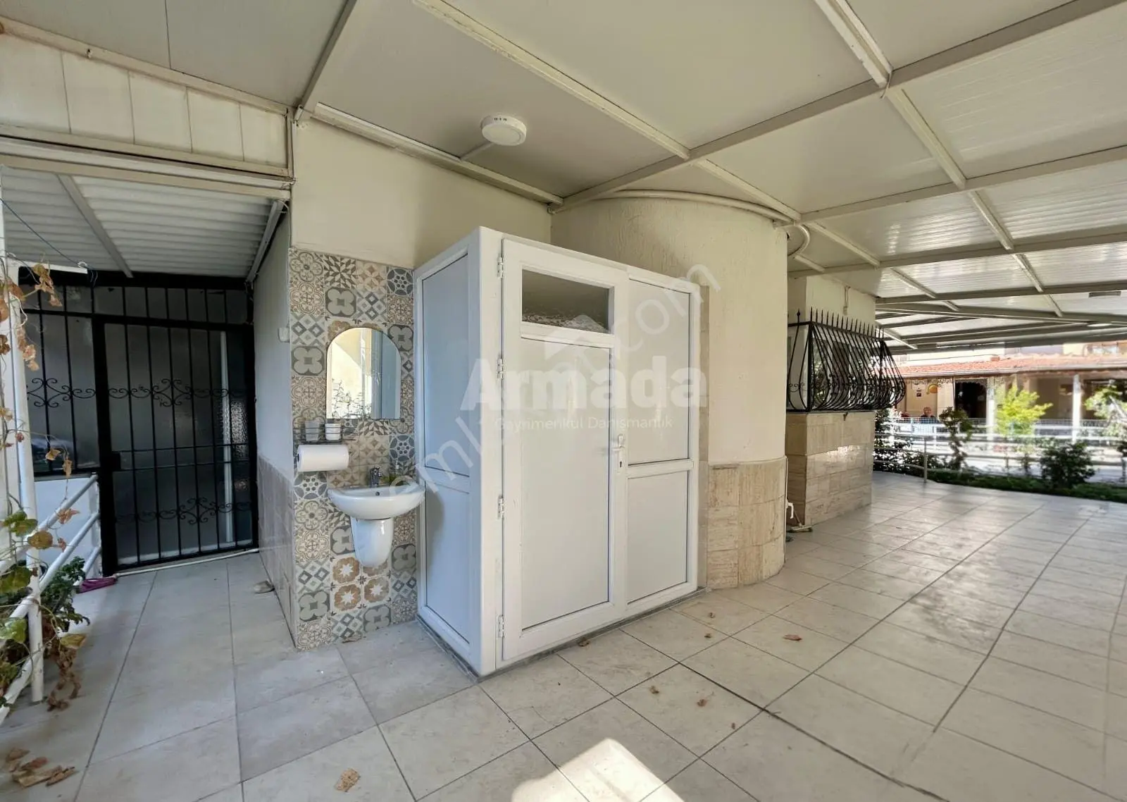 Kuşadası'nda Denize Sıfır Ege Yakası Sitesi'nde Satılık Yazlık - Görsel 19