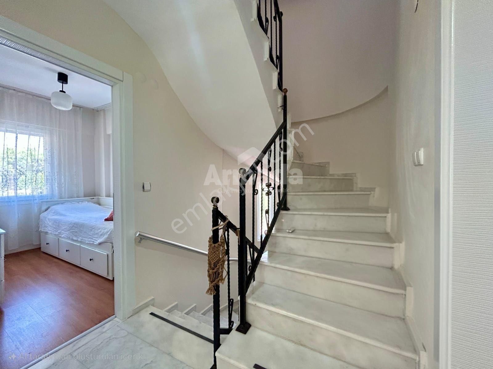 Kuşadası'nda Denize Sıfır Ege Yakası Sitesi'nde Satılık Yazlık - Görsel 8