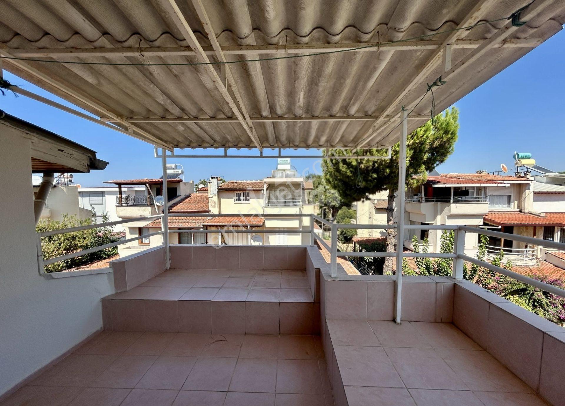 Kuşadası'nda Denize Sıfır Ege Yakası Sitesi'nde Satılık Yazlık - Görsel 28