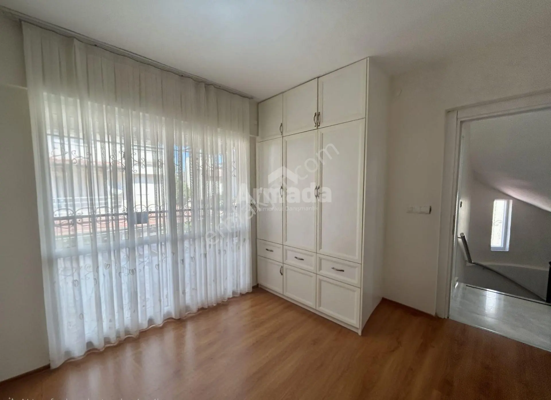 Kuşadası'nda Denize Sıfır Ege Yakası Sitesi'nde Satılık Yazlık - Görsel 13