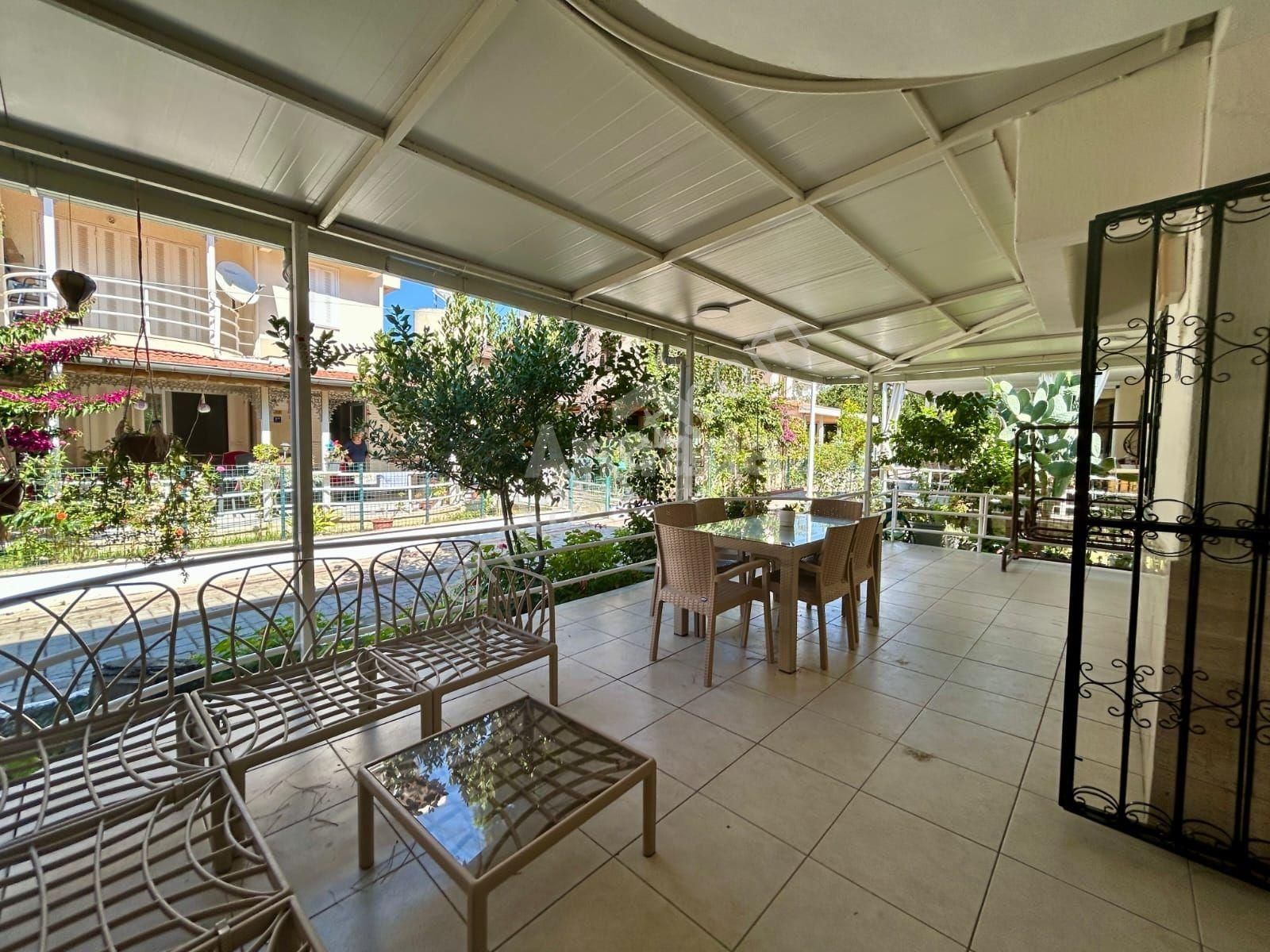 Kuşadası'nda Denize Sıfır Ege Yakası Sitesi'nde Satılık Yazlık - Görsel 4