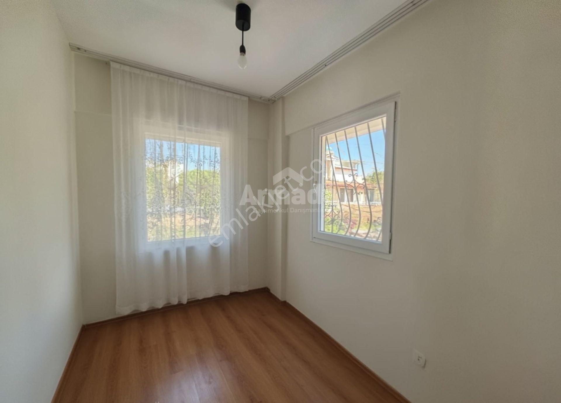 Kuşadası'nda Denize Sıfır Ege Yakası Sitesi'nde Satılık Yazlık - Görsel 6