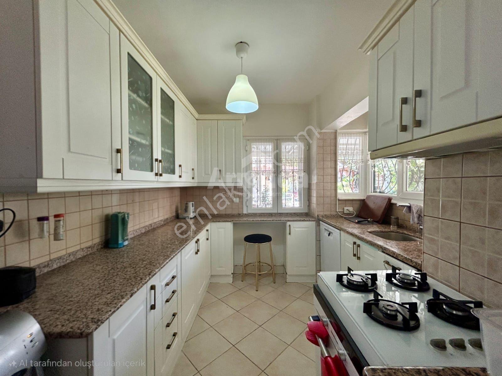 Kuşadası'nda Denize Sıfır Ege Yakası Sitesi'nde Satılık Yazlık - Görsel 15