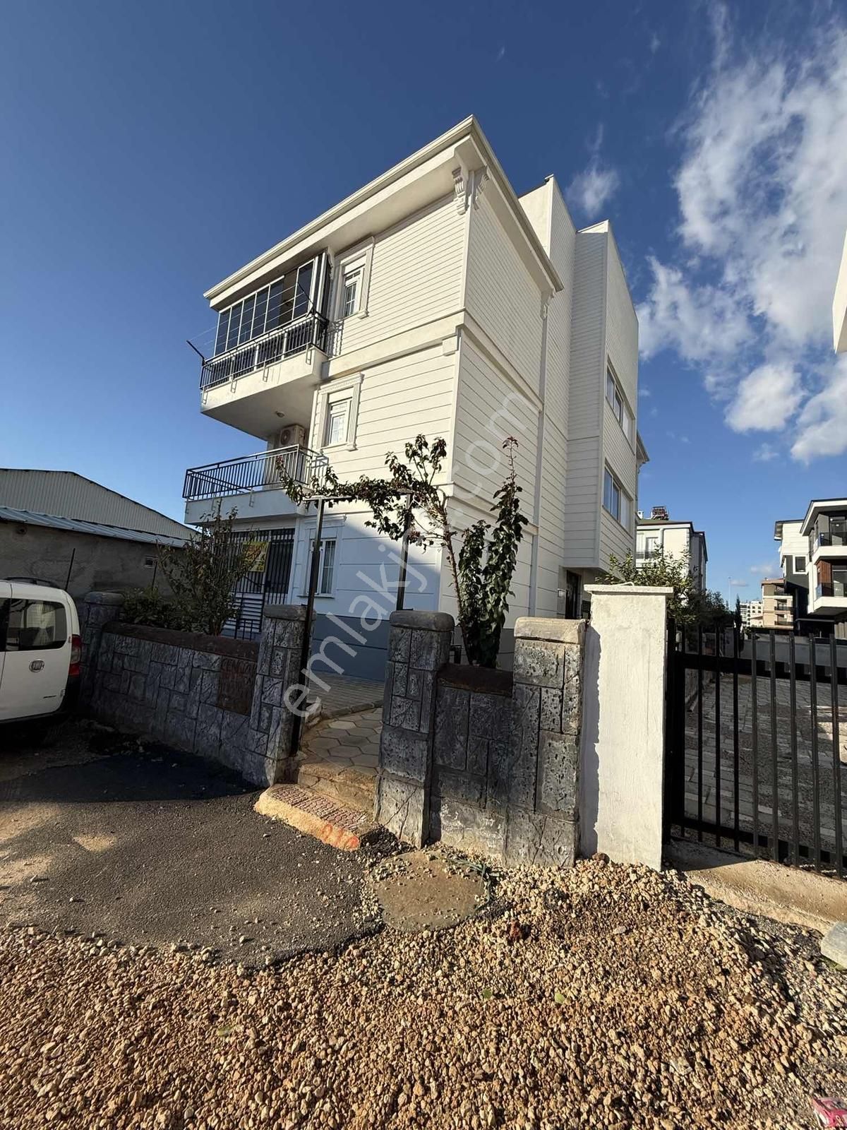 Tranvay Dibinde 3+1 Ebeveyn Banyolu Çitf Balkon Kiler Odası - Görsel 3