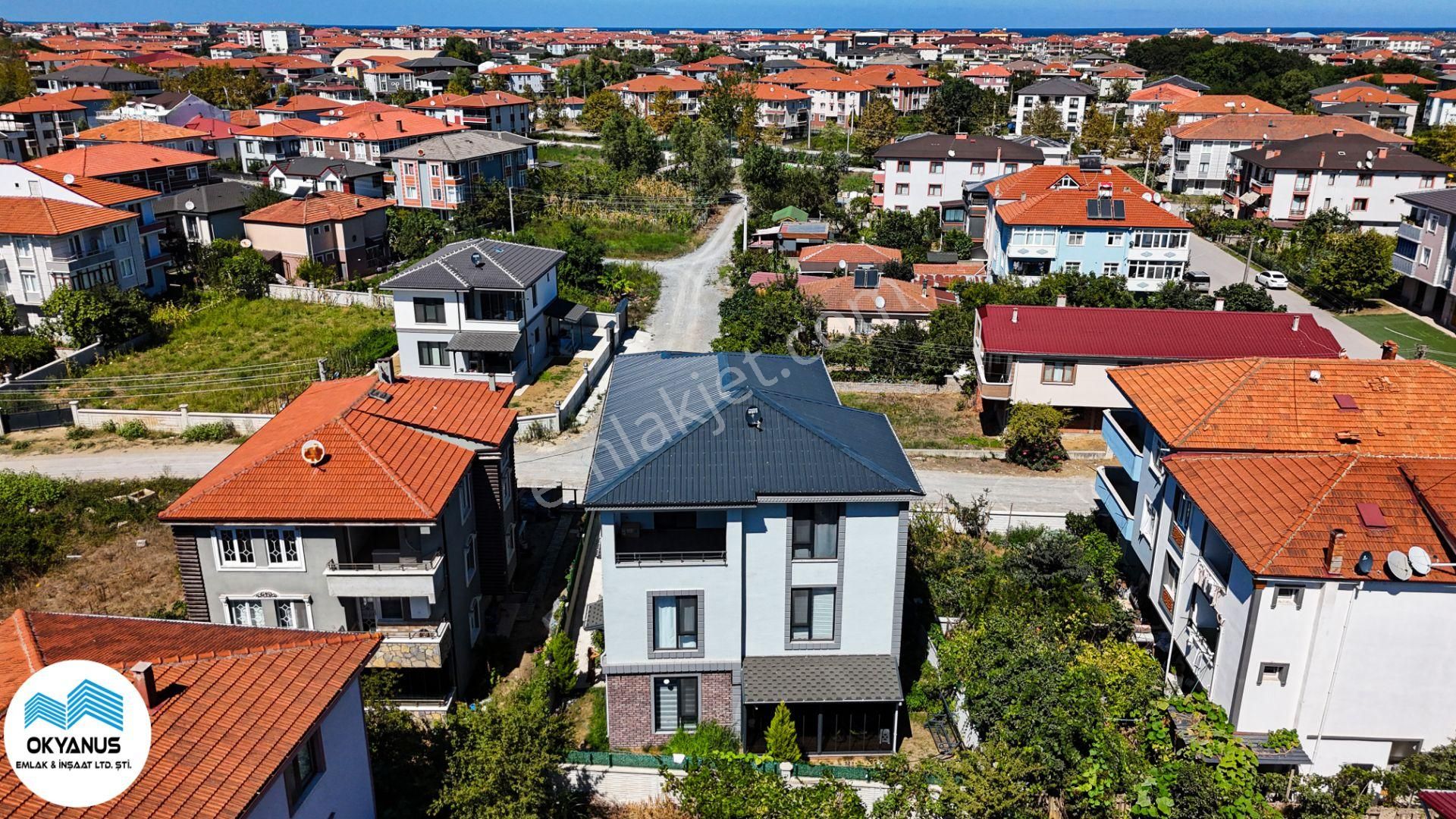 Sakarya Karasu'da Bahçeli Kullanışlı 4+1 Geniş Villa