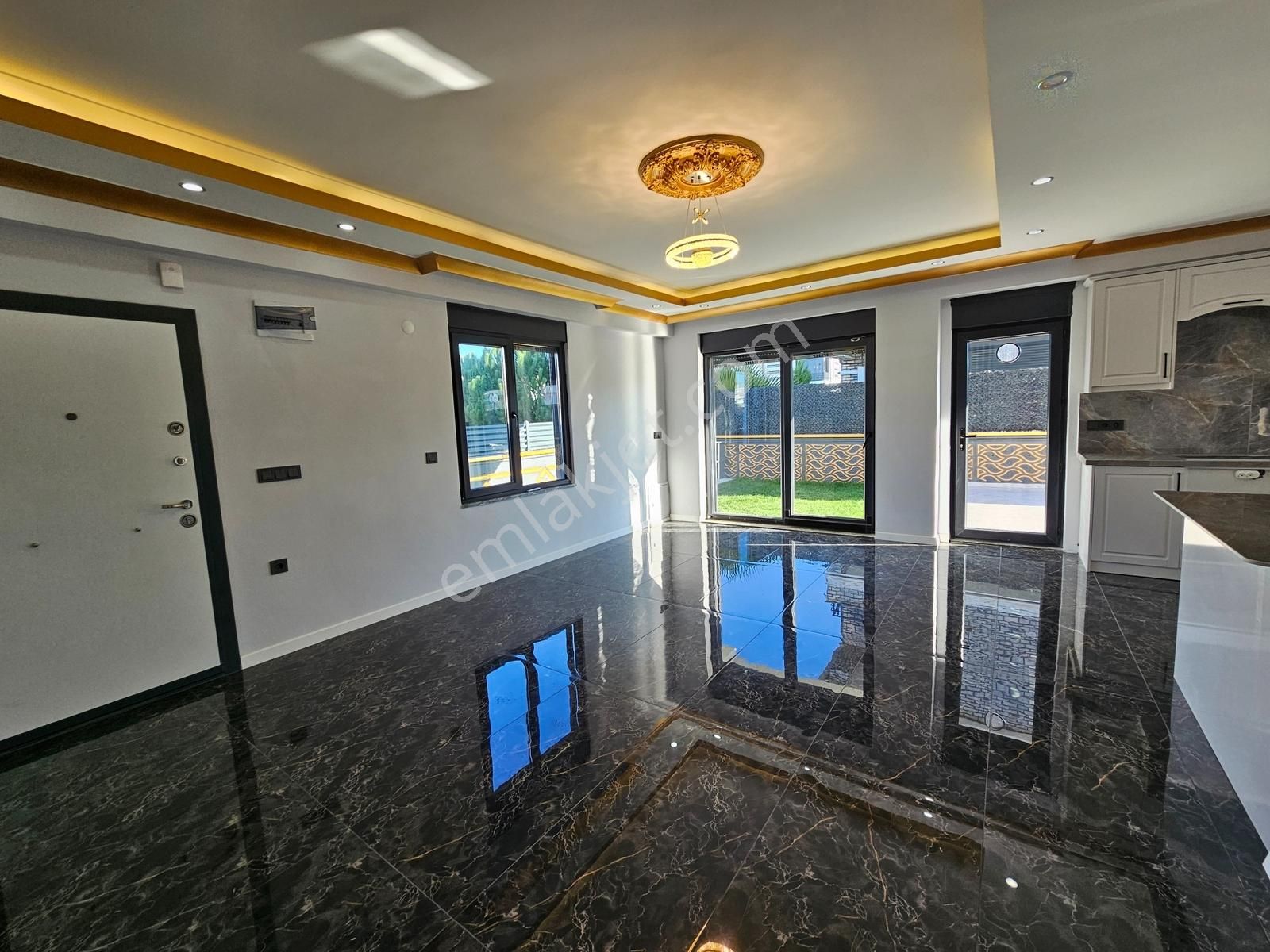 Deniz'den 4+1 Müstakıl Havuzlu,panjurlu Denize Yakın Lüks Villa - Görsel 6