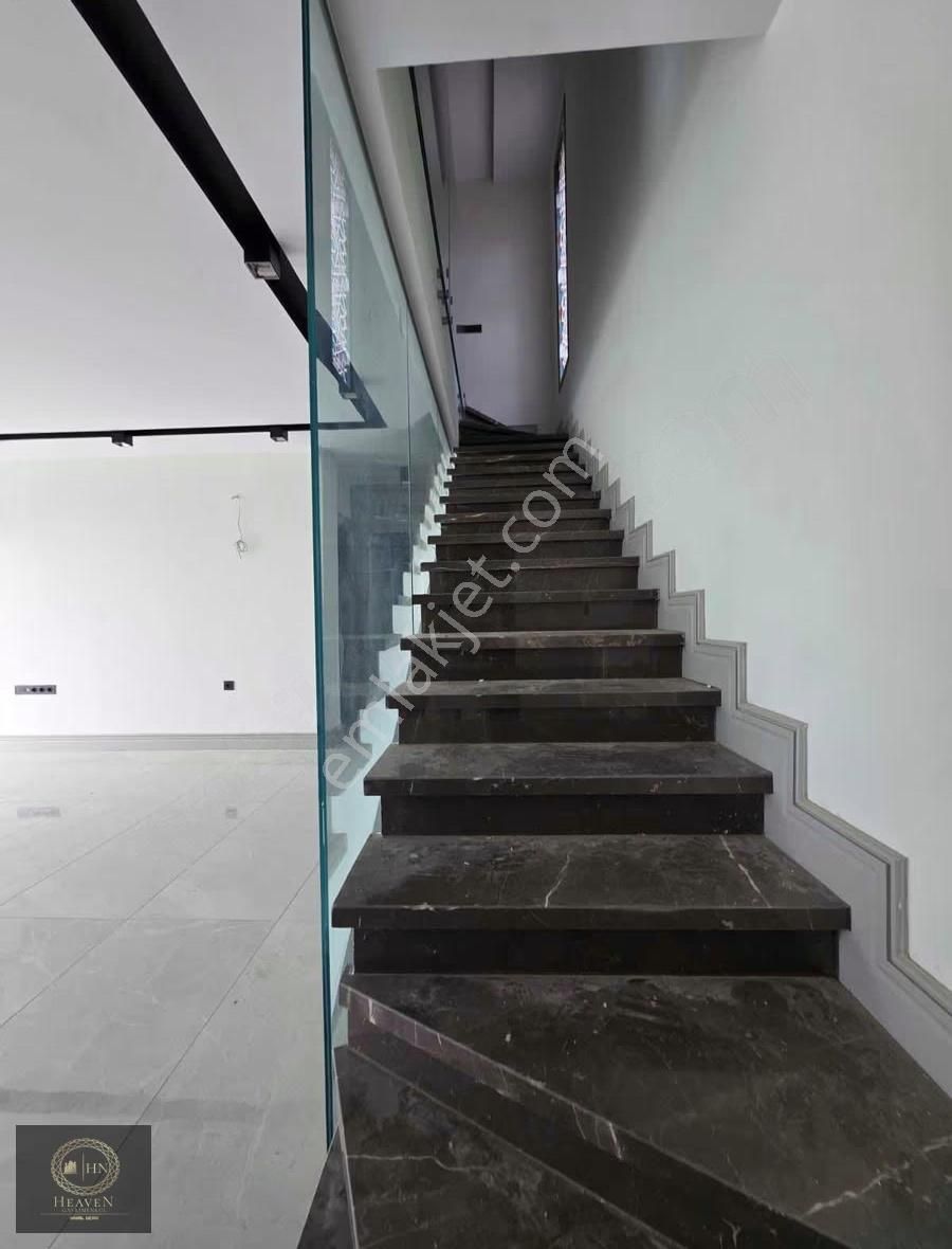 Merkezi Lokasyonda 5+2 Özel Havuzlu Villa - Görsel 32