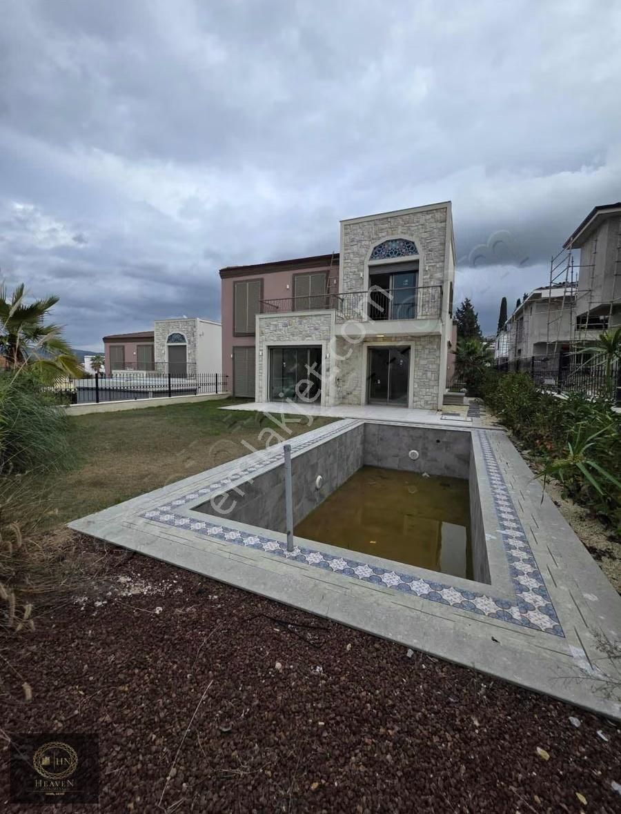 Merkezi Lokasyonda 5+2 Özel Havuzlu Villa - Görsel 9