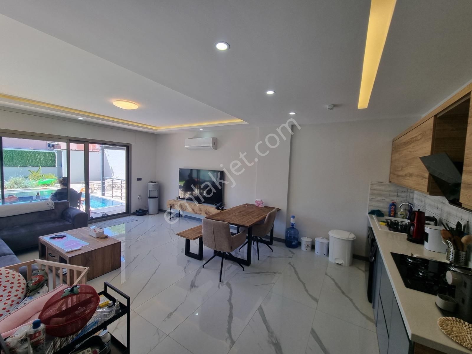 Kuşadası Soğucakta Özel Havuzlu Müstakil 4+2 - Görsel 5