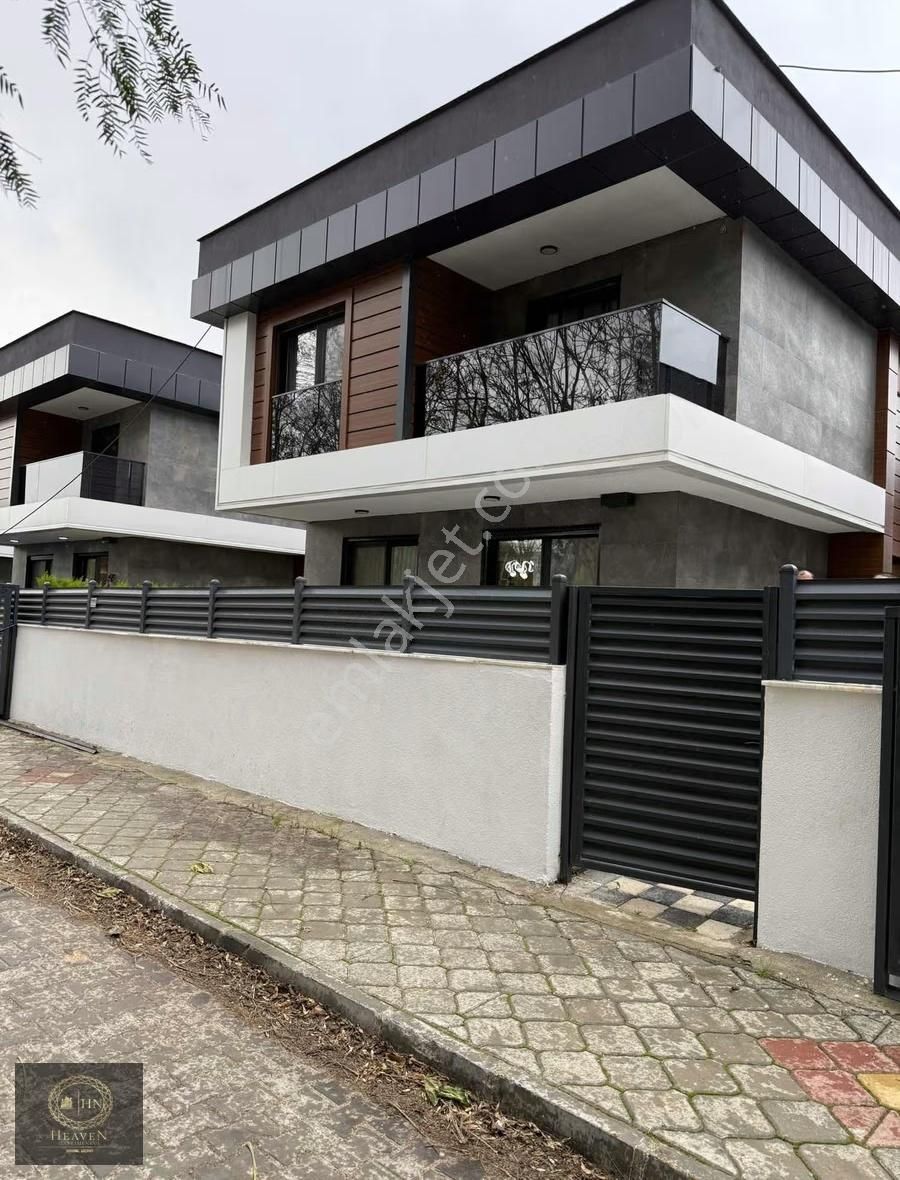 Denize Avm Ye Ve Okullara Yakın Doğalgazlı 4+1 Özel Havuz