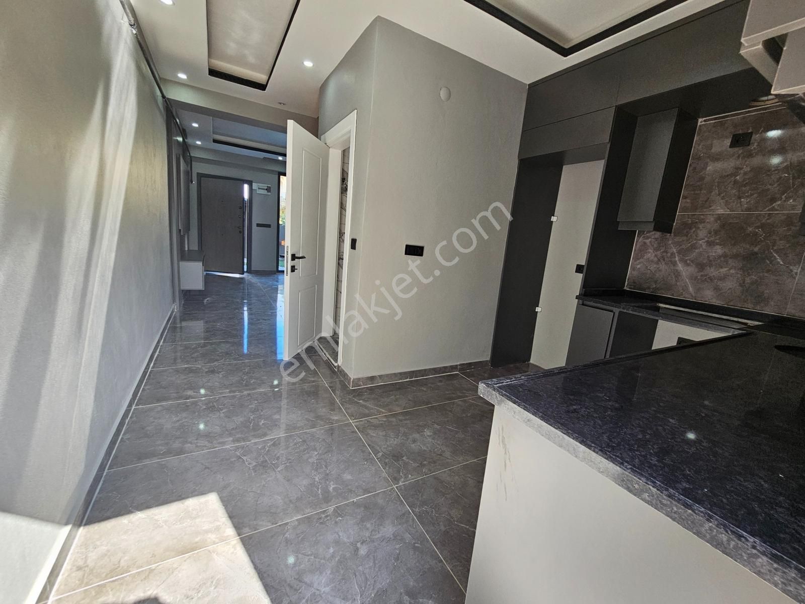 Deniz'den 4+1 Çift Cephe Bahçeli, Merkezi Konumda Villa - Görsel 7