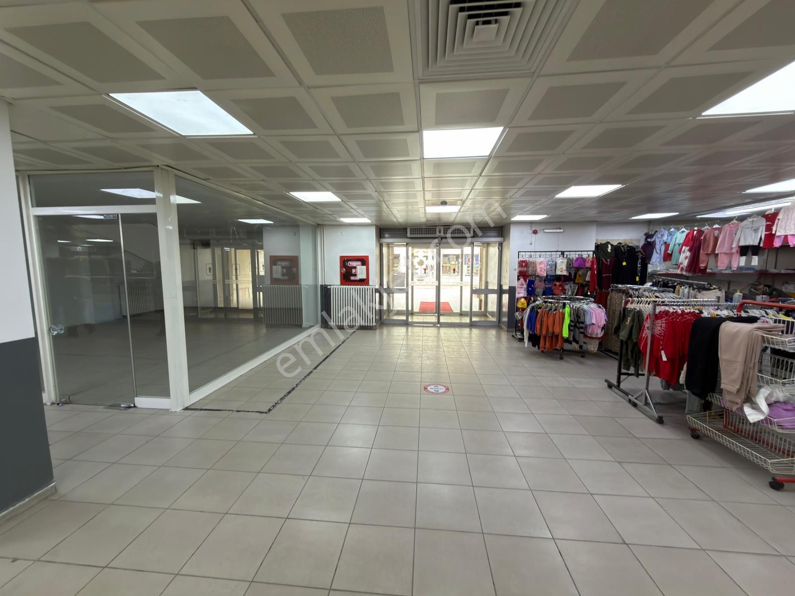 Osmanlı İş Merkezinde Kiralık Köşe Dükkan - Görsel 9