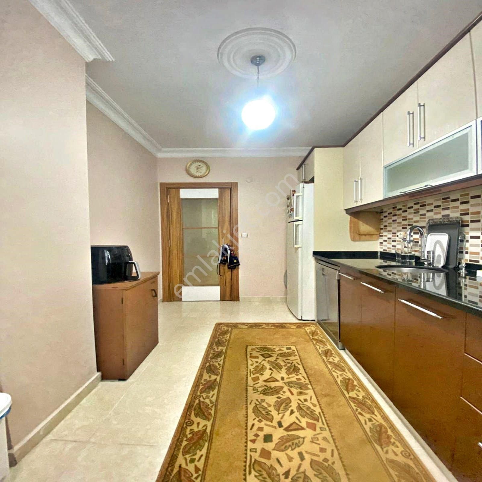 Beylikdüzü Yakuplu Mahallesinde Satılık 2+1 Balkonlu Ara Kat Daire - Görsel 3