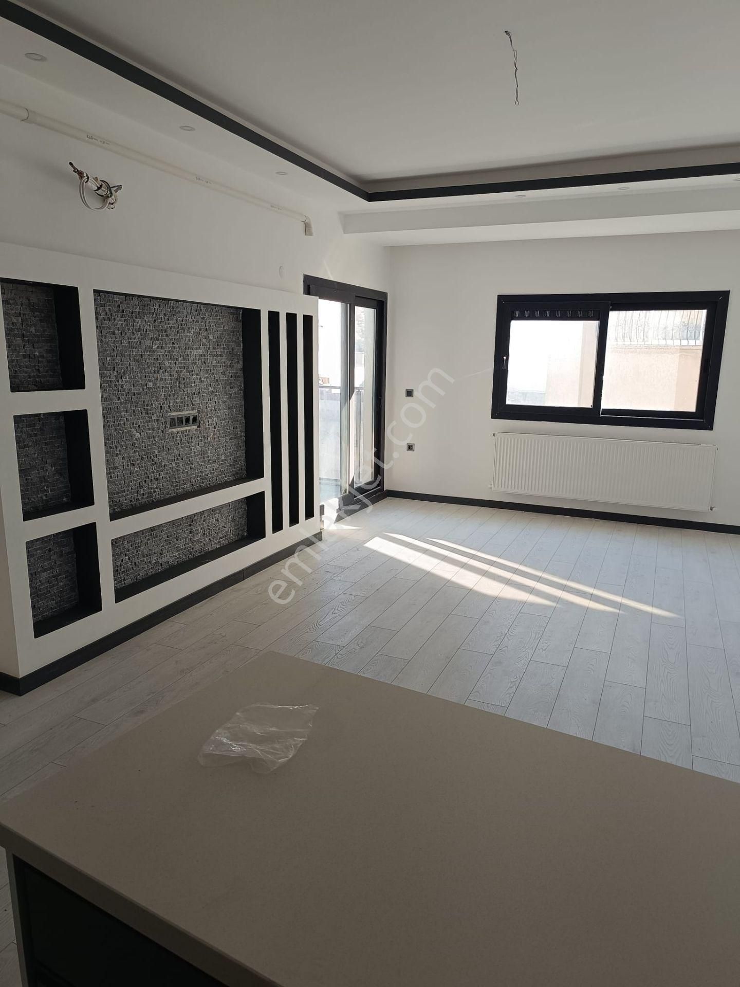 Kuşadası İkiçeşmelik Mahallesinde 2+1 Satılık Daire